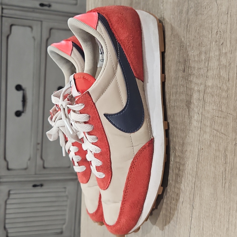 Nike Women’s daybreak cinnabar running retro style sneakers  ck2351-605 size 7.5